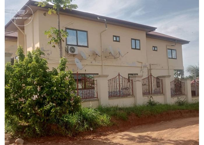 12 Bedrooms House