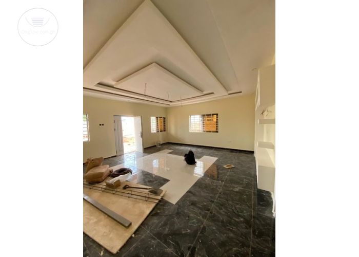 2 Bedrooms House