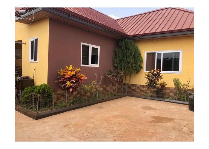 2 Bedrooms House
