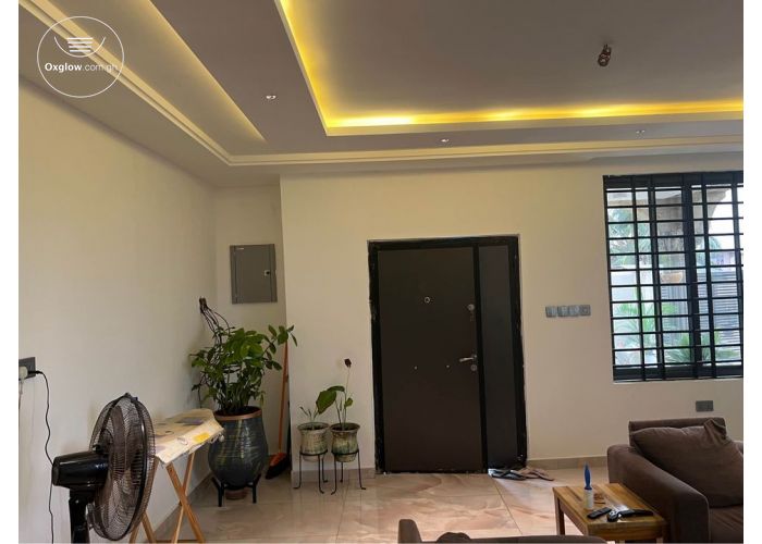 2 Bedrooms House