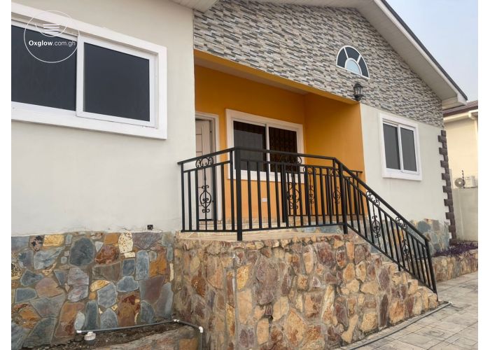 2 Bedrooms House
