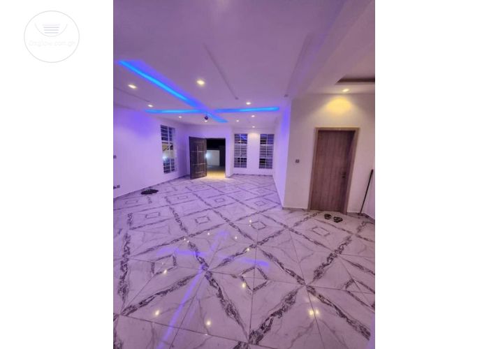 2 Bedrooms House