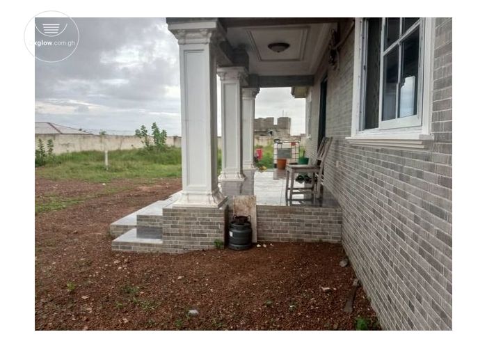 2 Bedrooms House