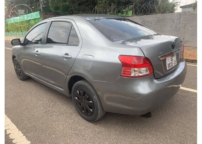 2010 Toyota yaris