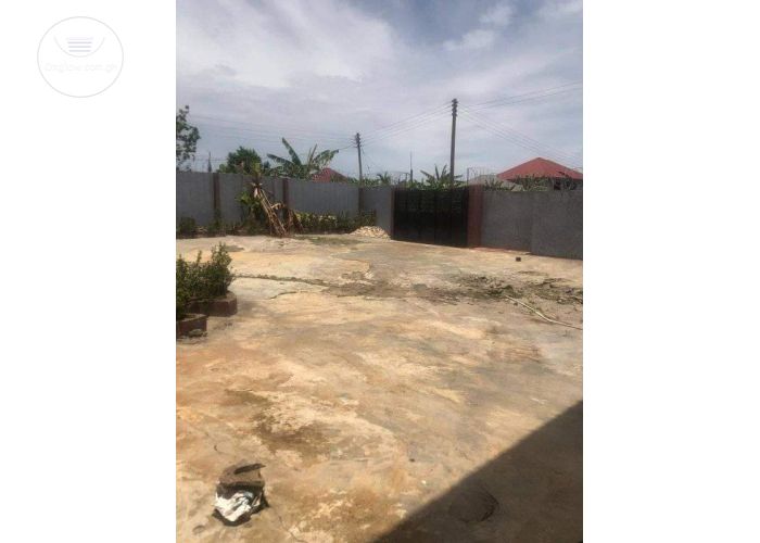 3 BEDROOM APARTMENT SEAT ON 2 PLOTS 