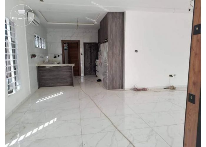 3 Bedrooms Apartment