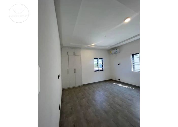 3 Bedrooms Duplex House