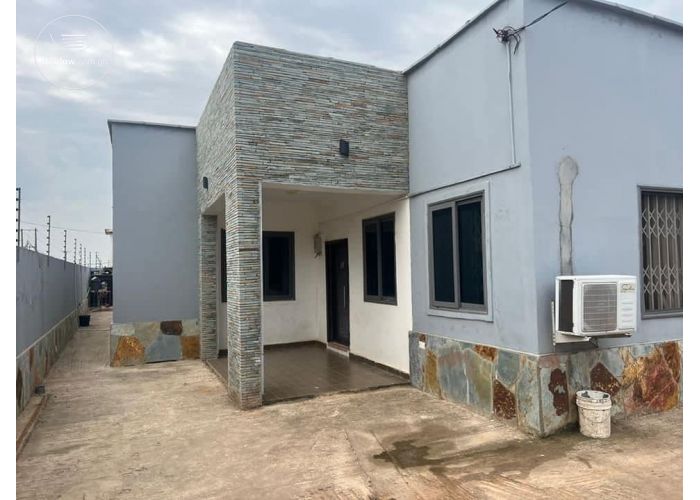 3 Bedrooms House