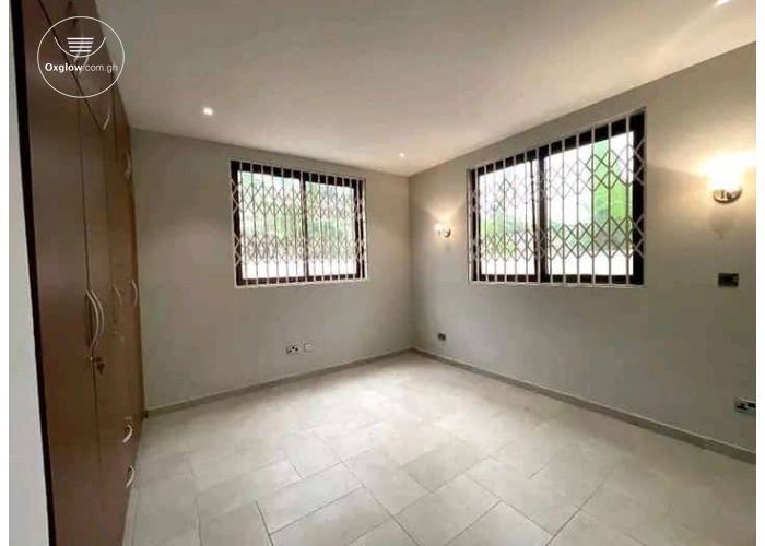 3 Bedrooms House