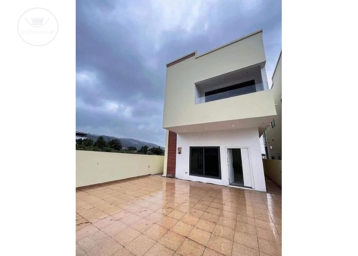 3 Bedrooms House