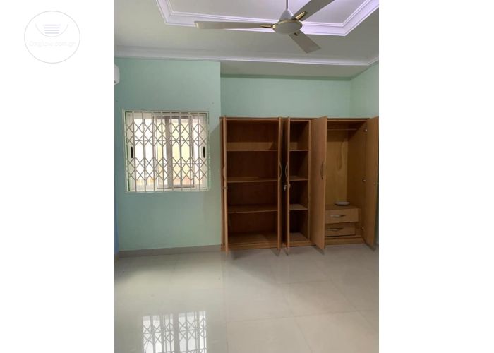 3 Bedrooms House