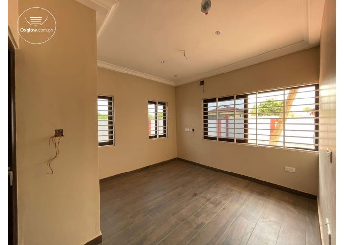 3 Bedrooms House