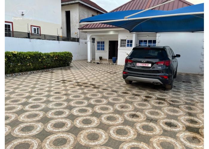 3 Bedrooms House