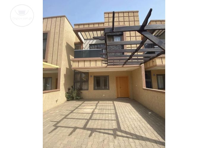 3 Bedrooms Townhouse