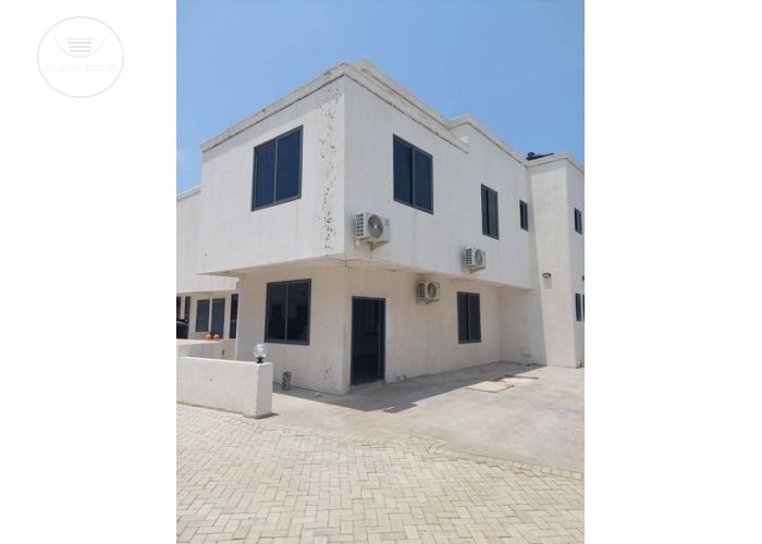 3 Bedrooms Townhouse