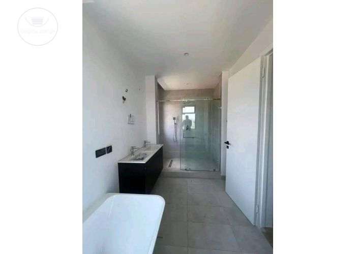 3 Bedrooms Townhouse