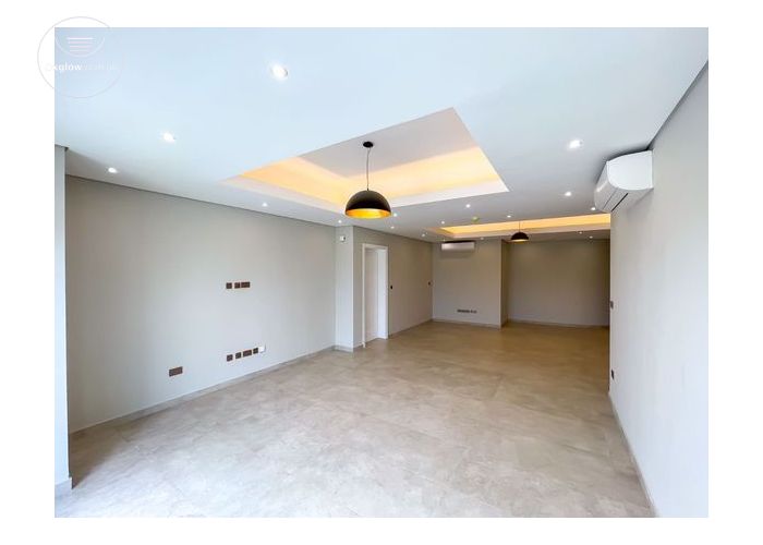4 Bedrooms Apartment