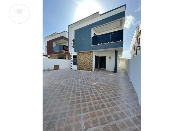 4 Bedrooms Home