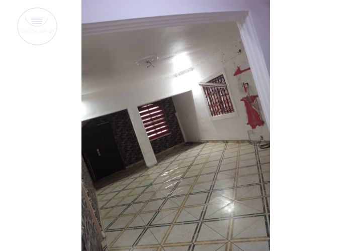 4 Bedrooms House