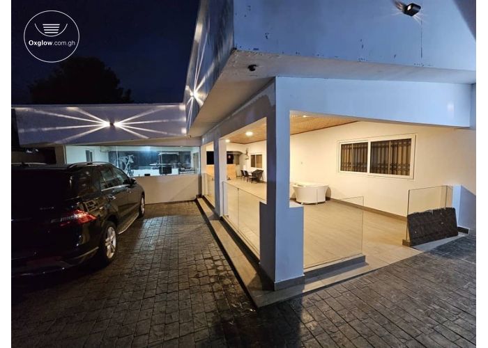 4 Bedrooms House