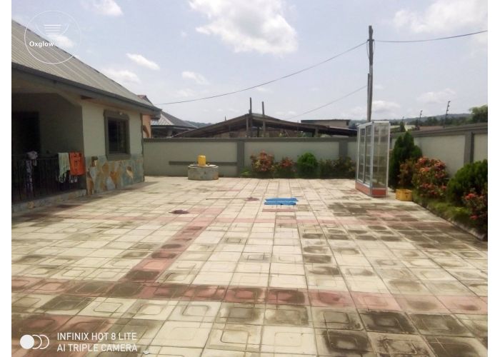 4 Bedrooms House