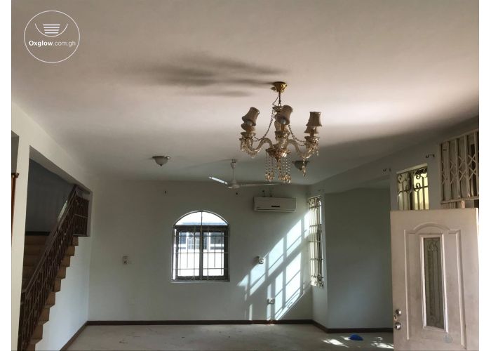 4 Bedrooms House