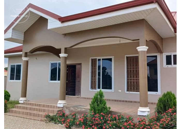 4 Bedrooms House