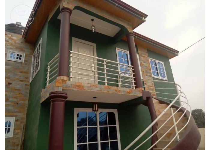 4 Bedrooms House