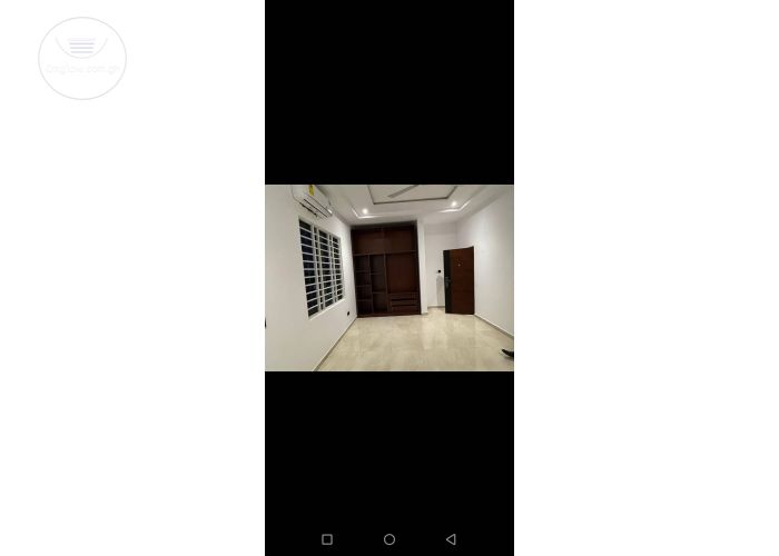 4 Bedrooms House