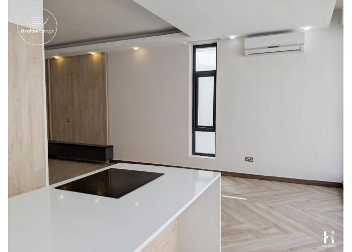 4 Bedrooms House