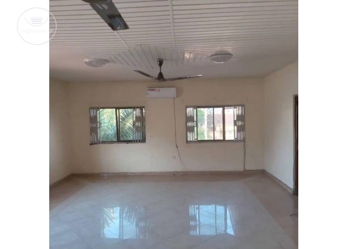 4 Bedrooms House