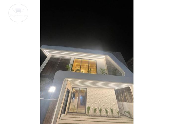 4 Bedrooms House