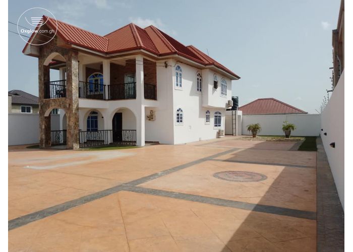 4 Bedrooms House