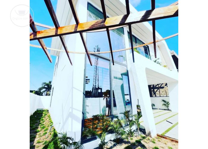 4 Bedrooms House