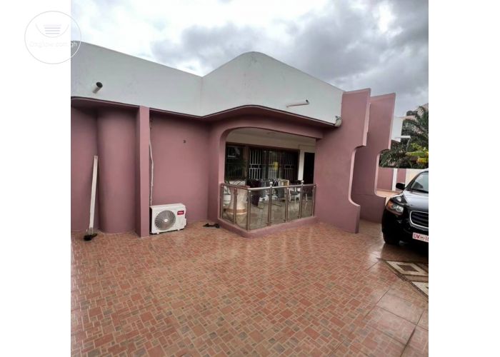 4 Bedrooms House
