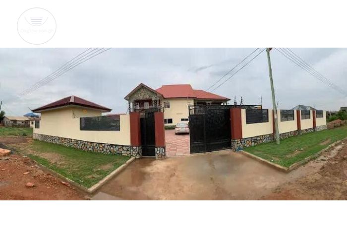 4 Bedrooms House
