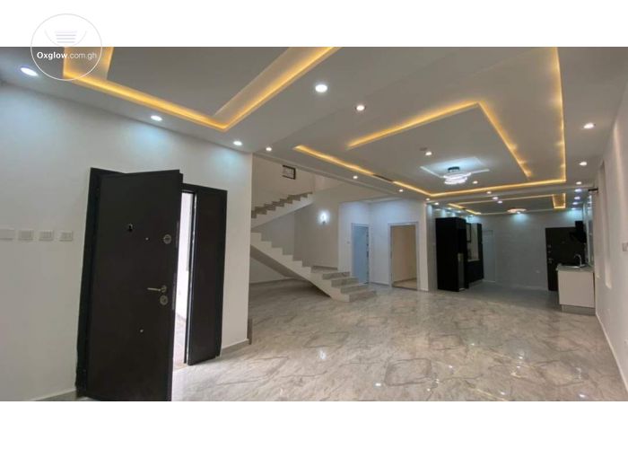 4 Bedrooms House