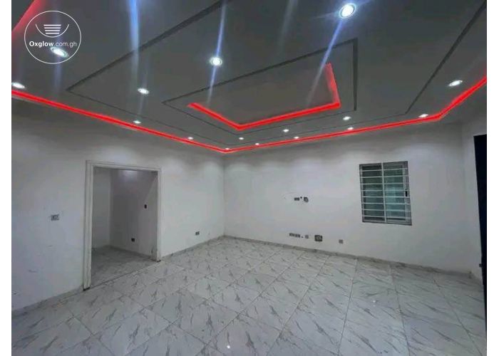 4 Bedrooms House