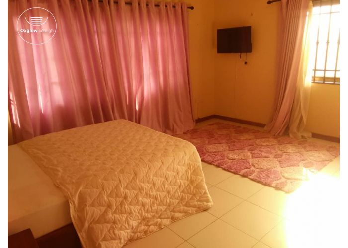 4 Bedrooms House