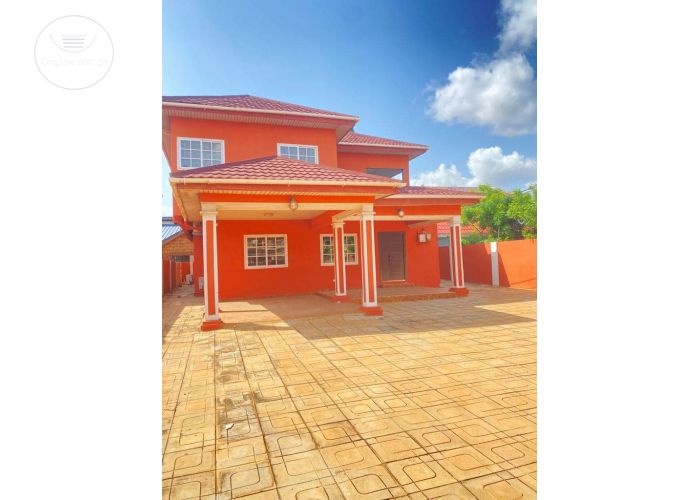 4 Bedrooms House