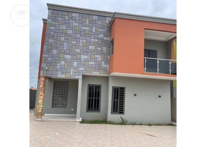 4 Bedrooms House