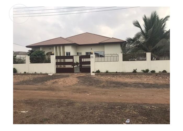 4 Bedrooms House