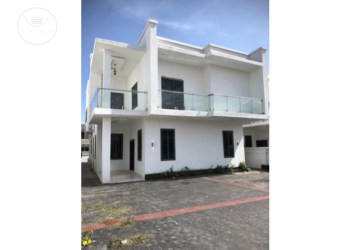 4 Bedrooms House