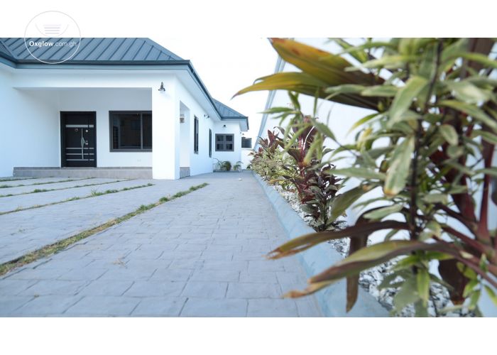 4 Bedrooms House