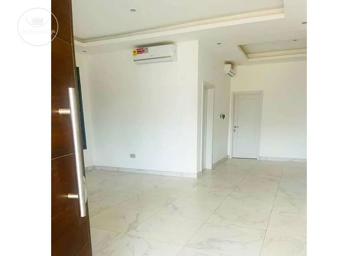 4 Bedrooms House