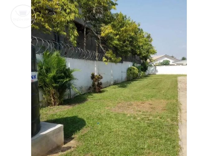 4 Bedrooms House