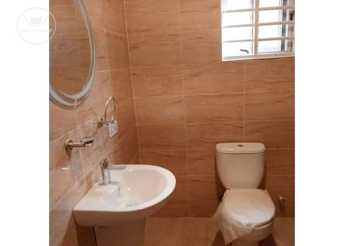 4 Bedrooms House