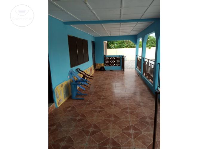 4 Bedrooms House