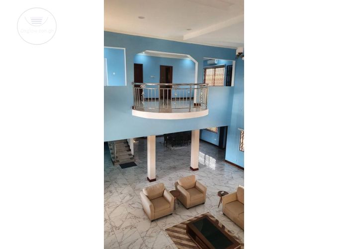 4 Bedrooms House