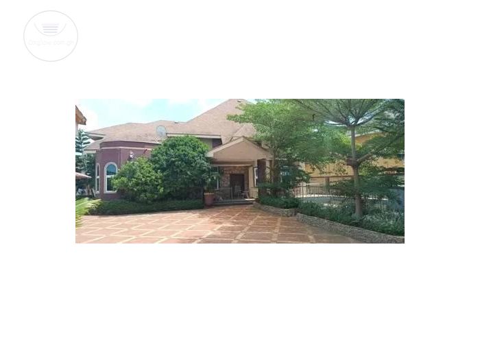 5 Bedrooms House